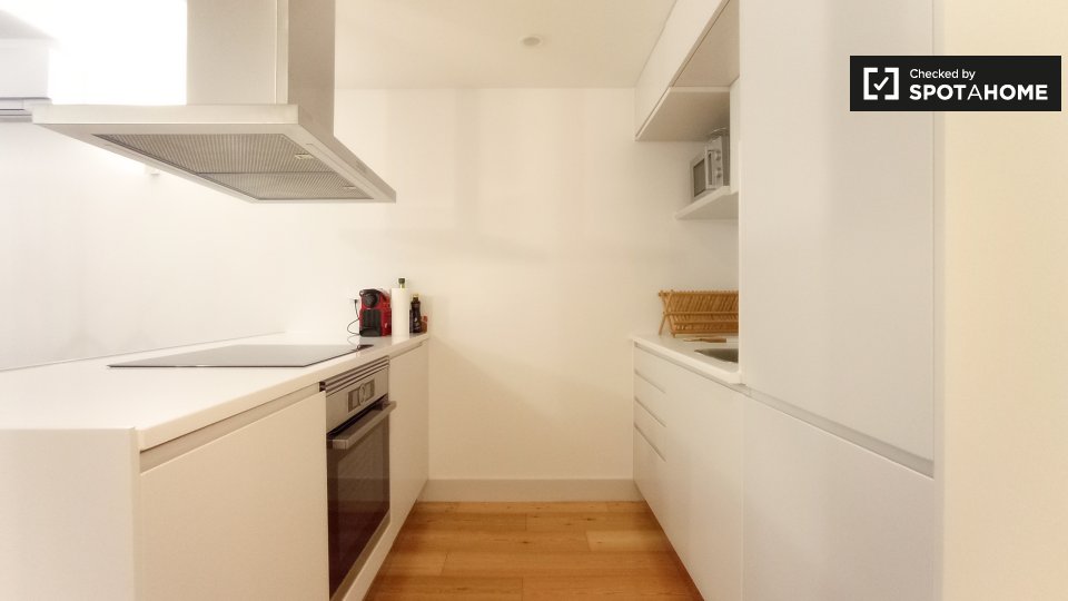 Apartment Lisbon, 1 bed, 70m² — photo 12