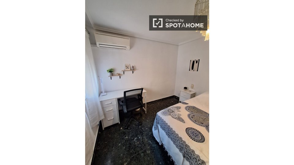 Double room Valencia, 5 beds, 110m² — photo 37