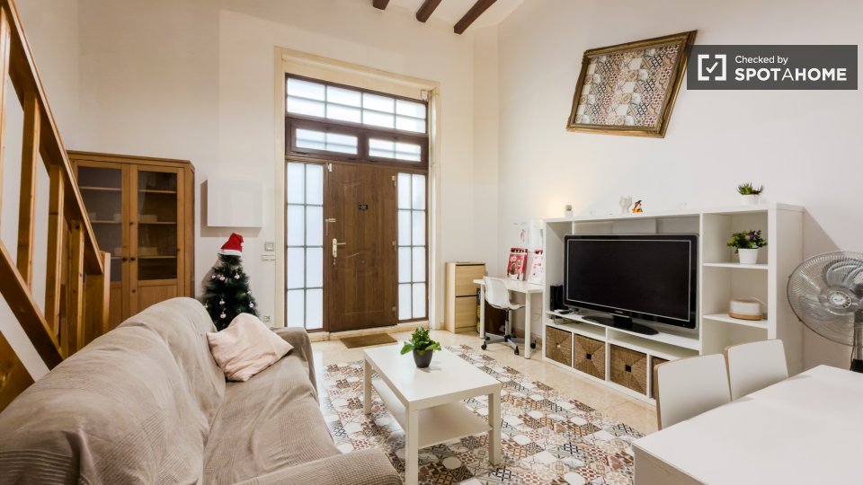Double room Barcelona, 3 beds, 68m² — photo 24