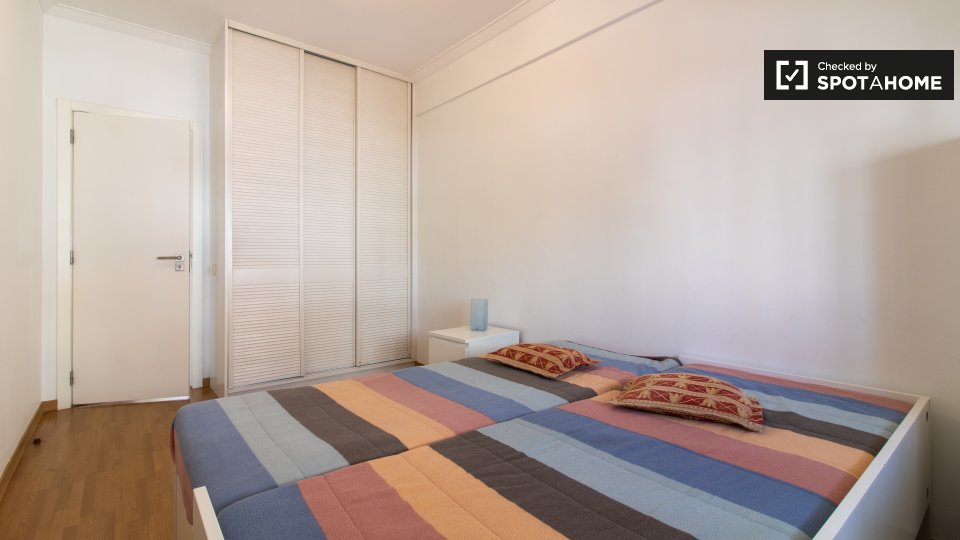 Double room Lisbon, 3 beds, 100m² — photo 2