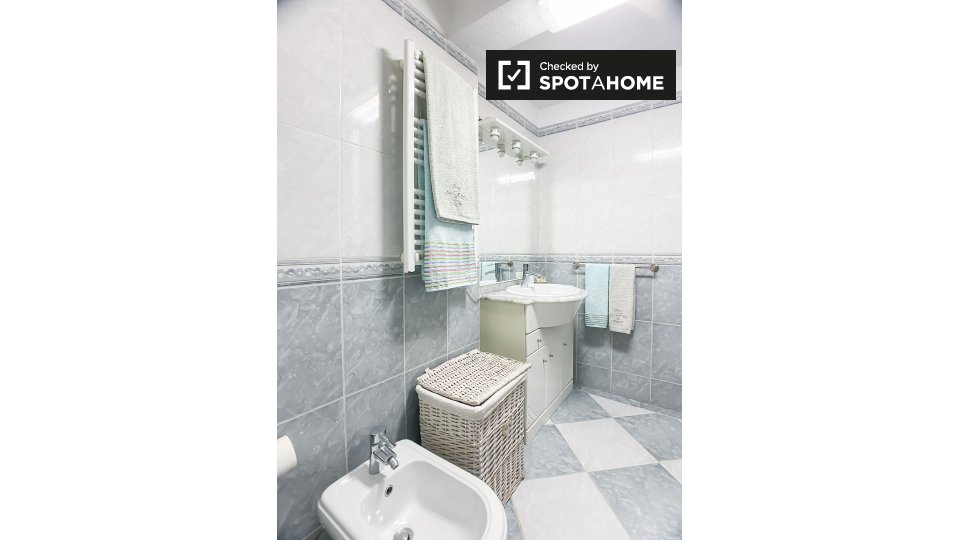 Apartment Lisbon, 2 beds, 70m² — photo 19
