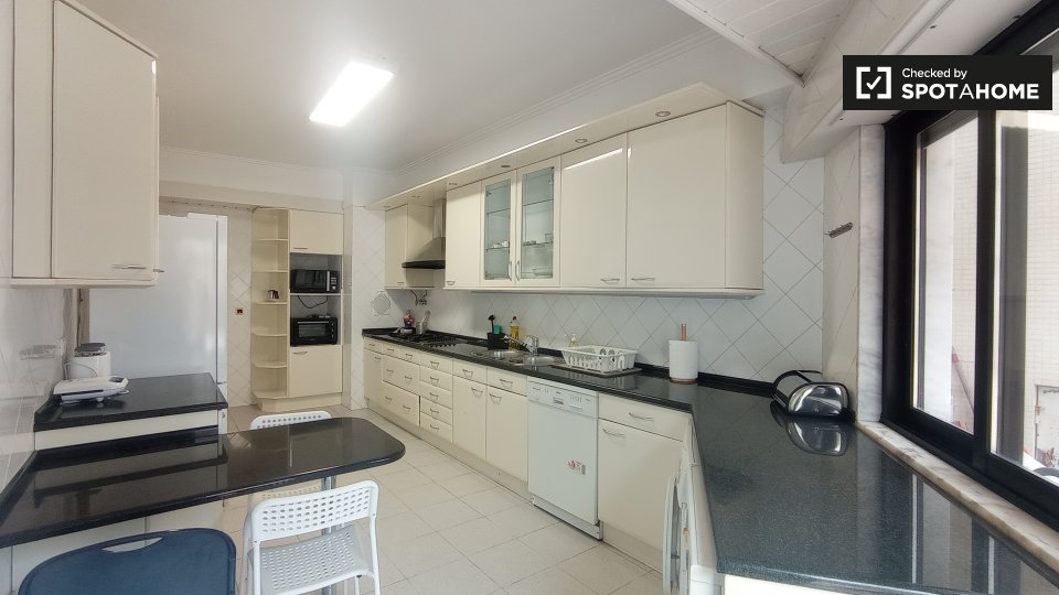 Double room Lisbon, 5 beds, 300m² — photo 16