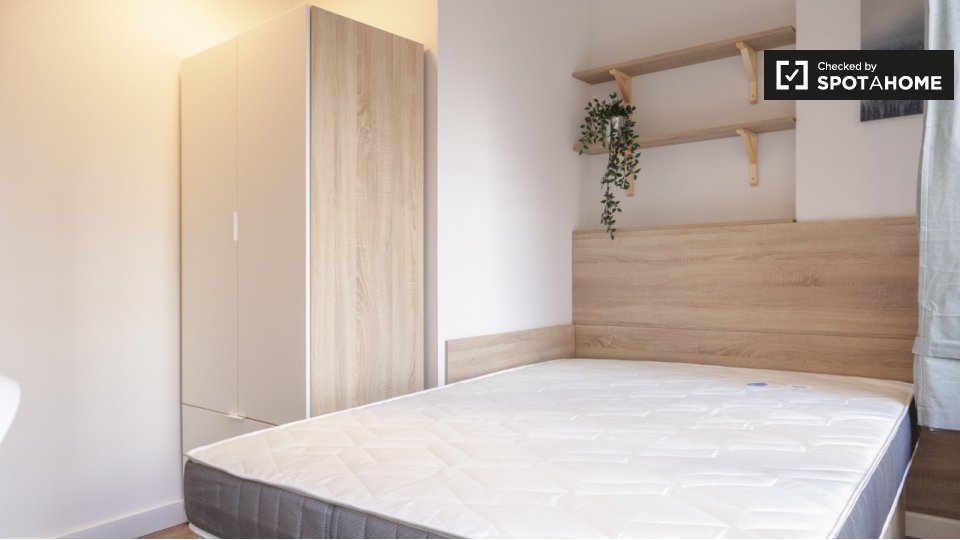 Double room Madrid, 5 beds, 120m² — photo 5