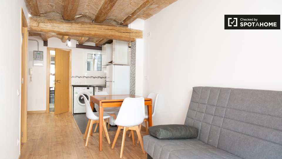 Apartment Barcelona, 1 bed, 37m² — photo 2