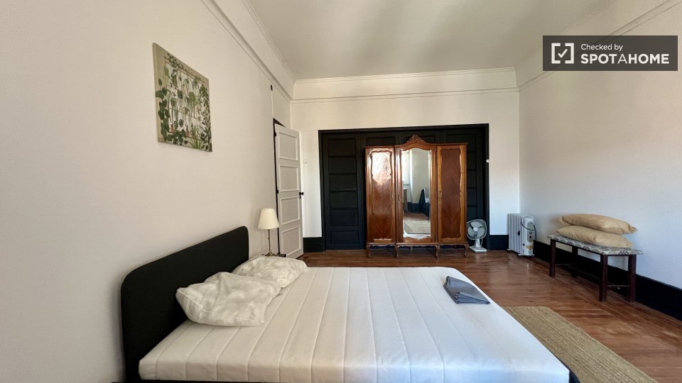Double room Lisbon, 5 beds — photo 41