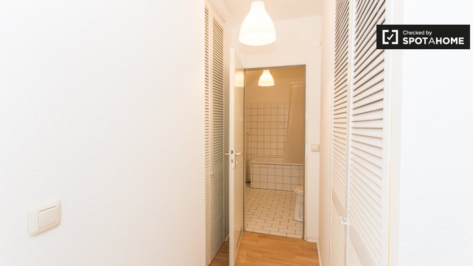 Double room Berlin, 3 beds, 67m² — photo 2
