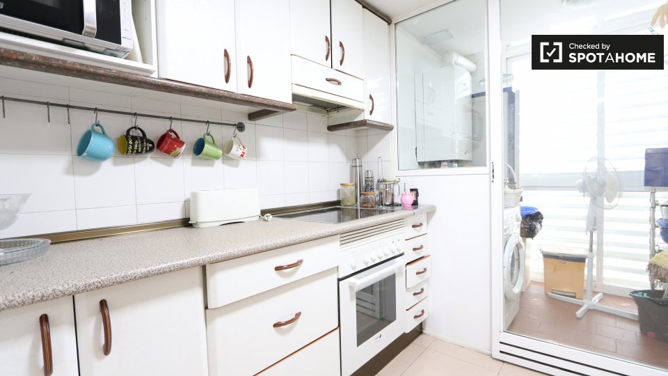 Double room Madrid, 3 beds, 62m² — photo 9
