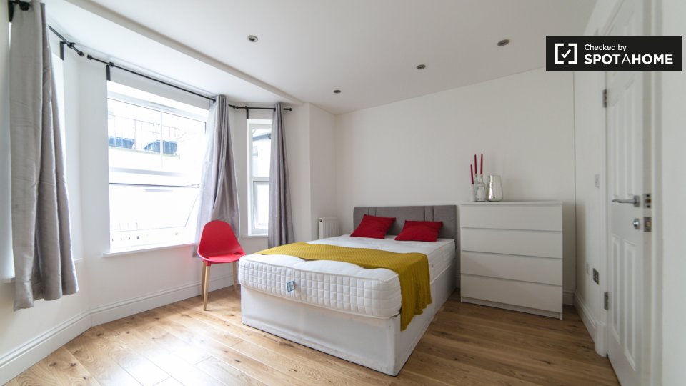 Double room London, 3 beds, 65m² — photo 1