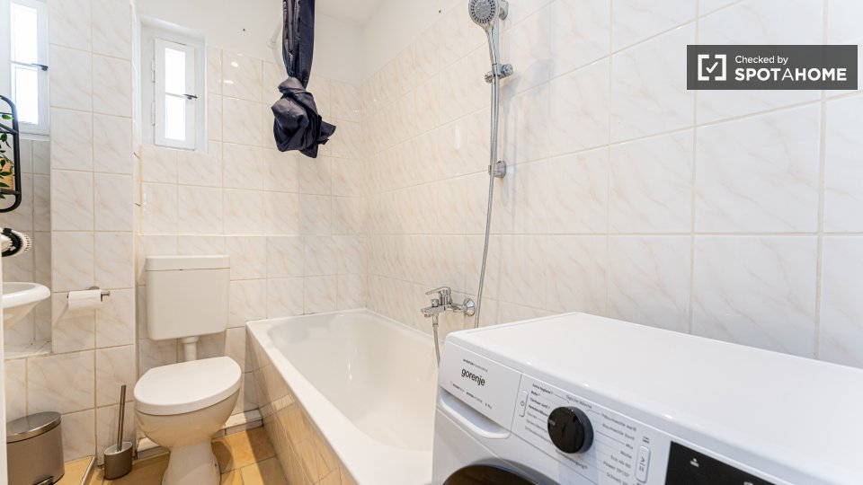 Double room Berlin, 5 beds, 84m² — photo 12
