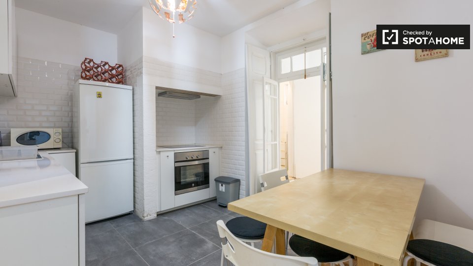 Double room Lisbon, 6 beds, 120m² — photo 12