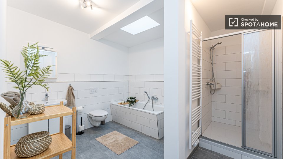 Double room Berlin, 5 beds, 105m² — photo 5