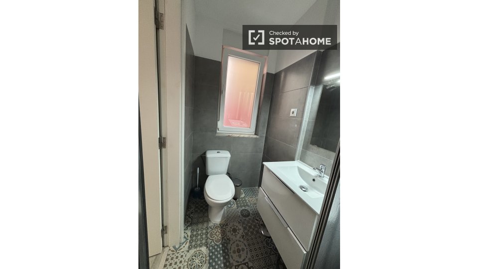 Double room Lisbon, 4 beds, 85m² — photo 51