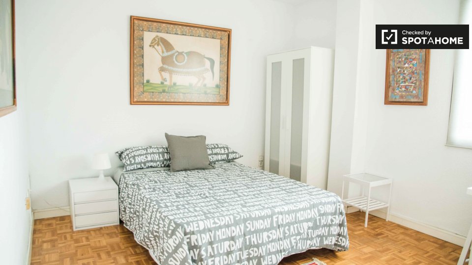 Double room Valencia, 6 beds, 140m² — photo 1