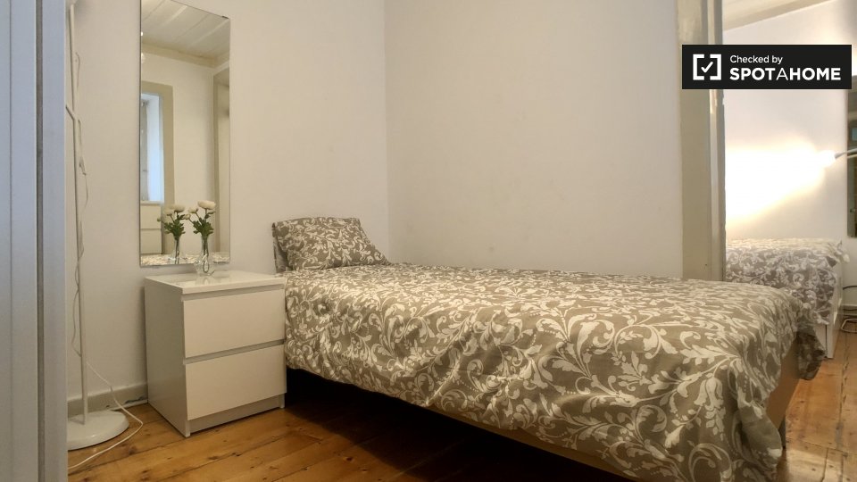 Double room Lisbon, 4 beds, 80m² — photo 19