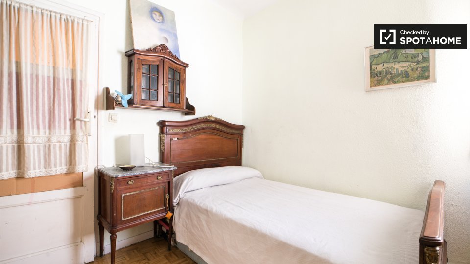 Double room Madrid, 2 beds, 80m² — photo 1