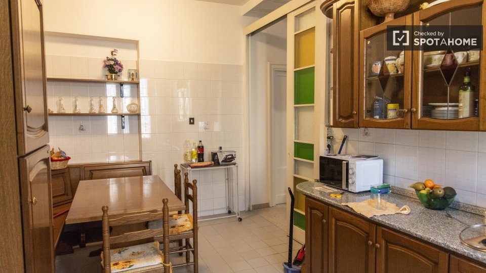 Double room Rome, 3 beds — photo 9