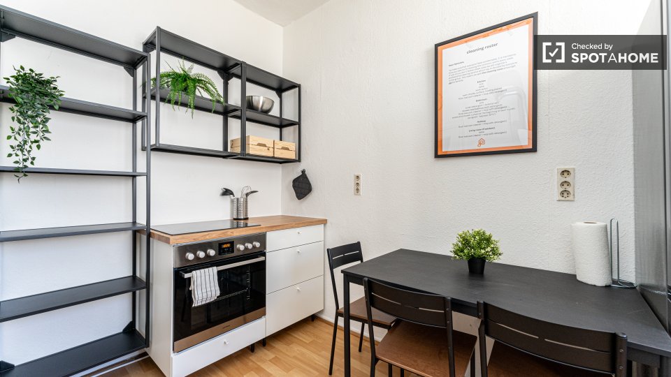 Double room Berlin, 5 beds, 84m² — photo 6
