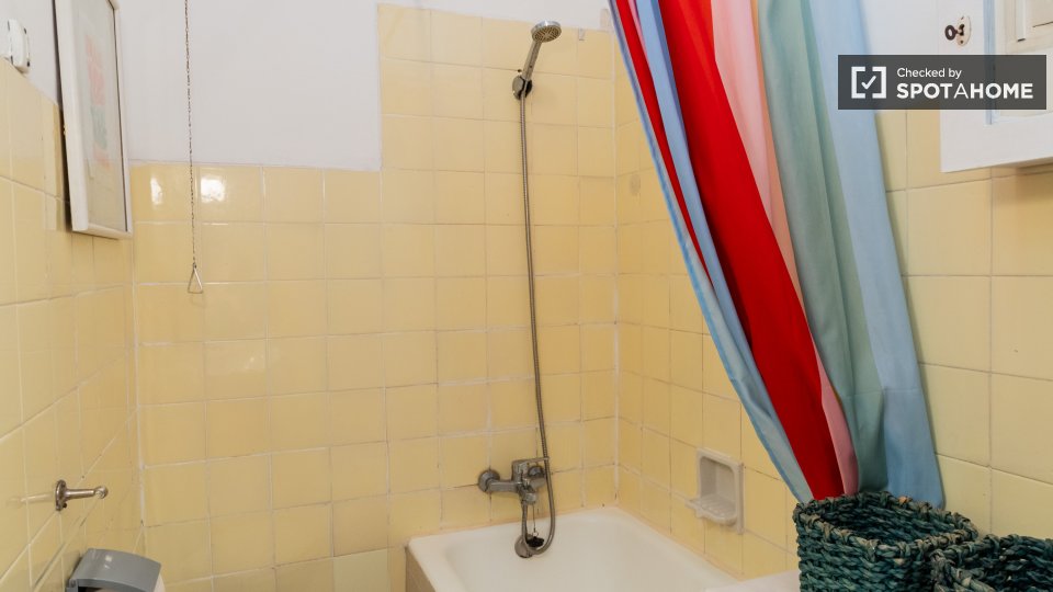 Double room Madrid, 4 beds — photo 16