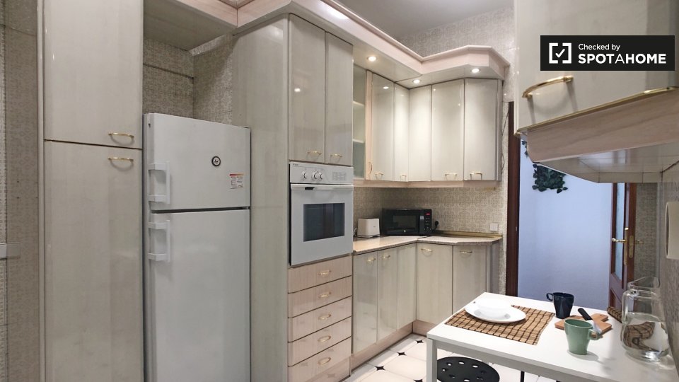 Double room Madrid, 5 beds, 133m² — photo 15