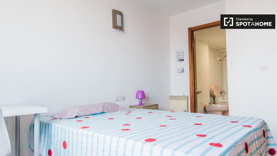 Double room Valencia, 5 beds, 160m² — photo 3