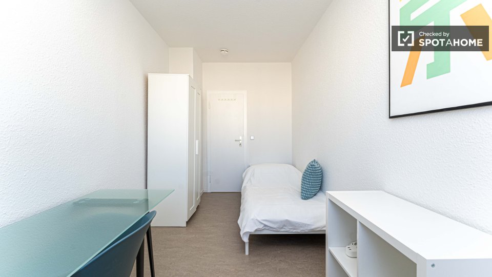 Double room Berlin, 4 beds, 68m² — photo 3