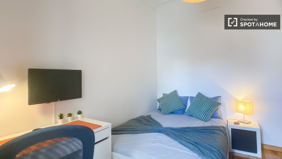 Double room Lisbon, 3 beds, 80m² — photo 28