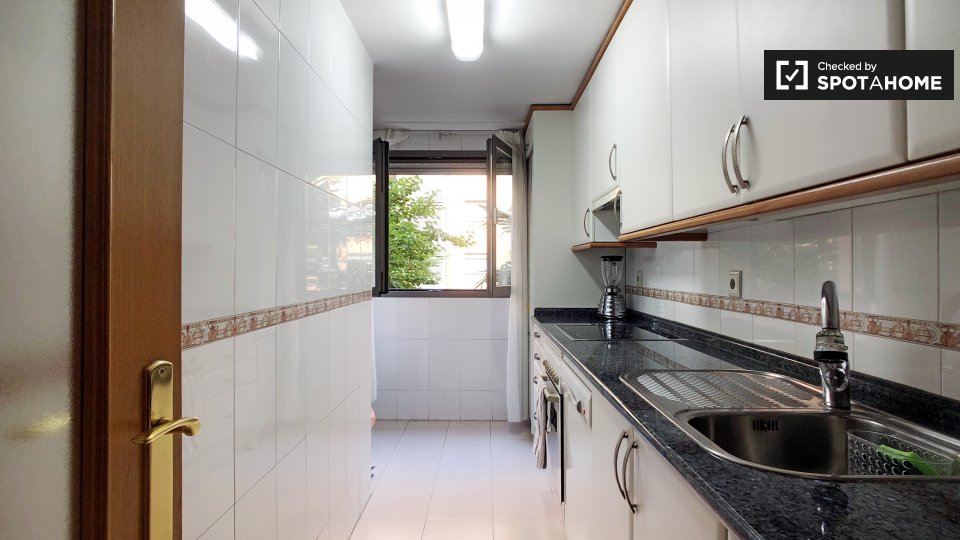 Double room Madrid, 2 beds, 80m² — photo 15