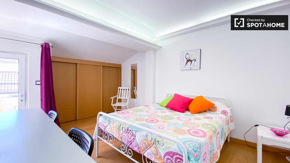 Double room Lisbon, 5 beds — photo 2