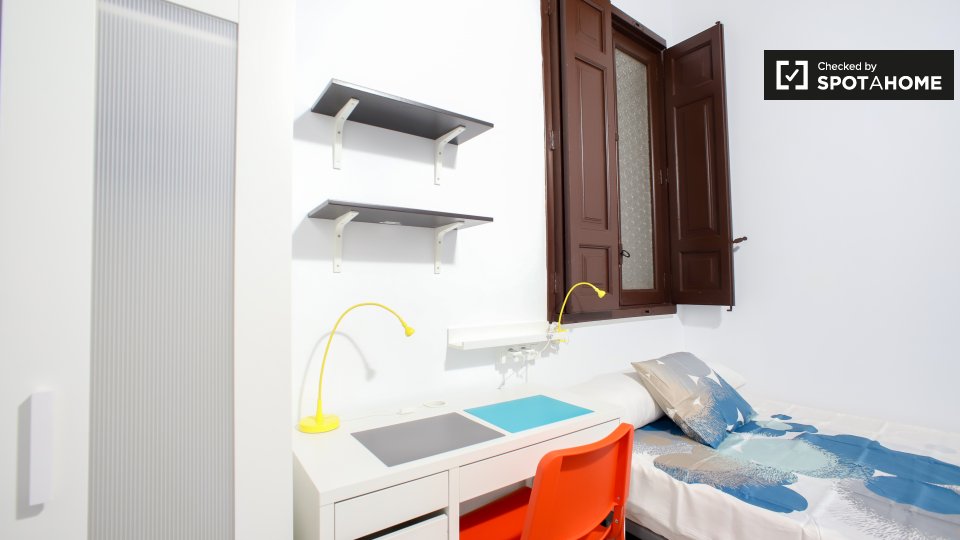 Double room Valencia, 10 beds, 300m² — photo 2