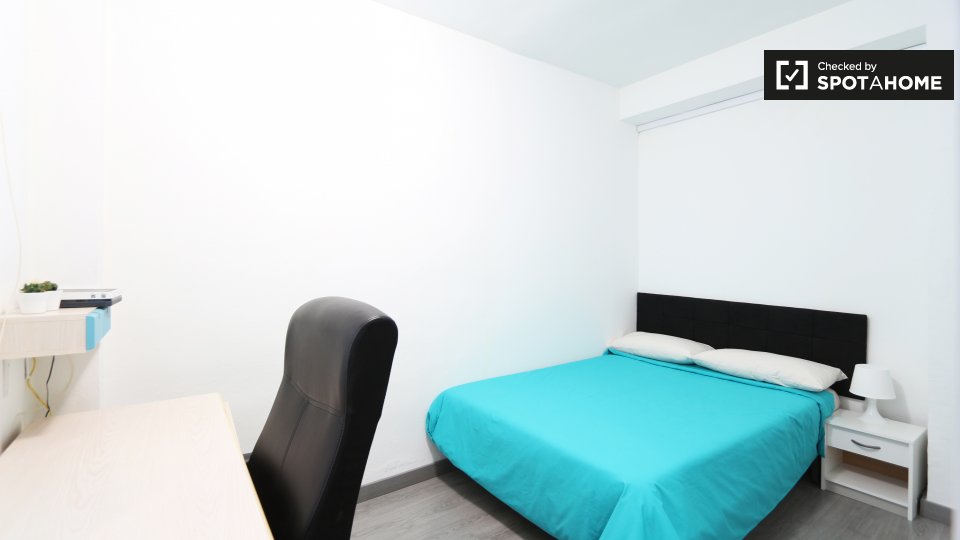 Double room Madrid, 5 beds, 96m² — photo 3