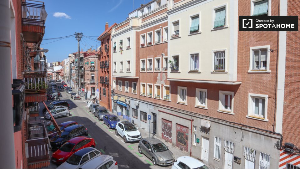 Double room Madrid, 3 beds, 79m² — photo 6