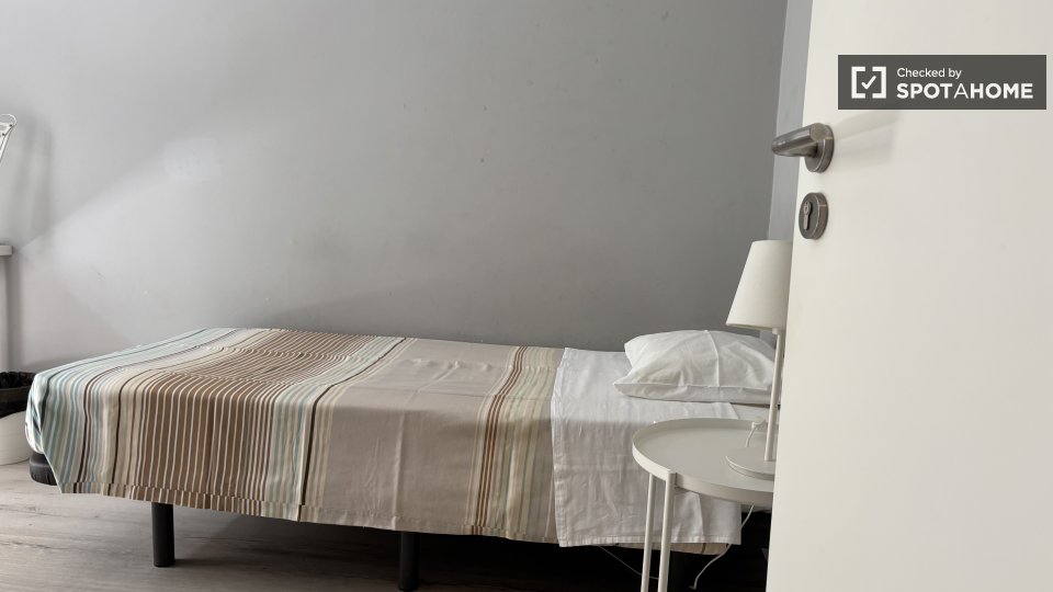 Double room Lisbon, 5 beds, 85m² — photo 62