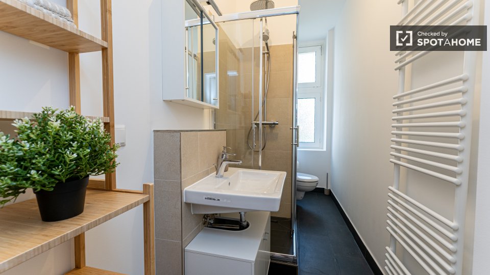 Double room Berlin, 4 beds, 73m² — photo 3