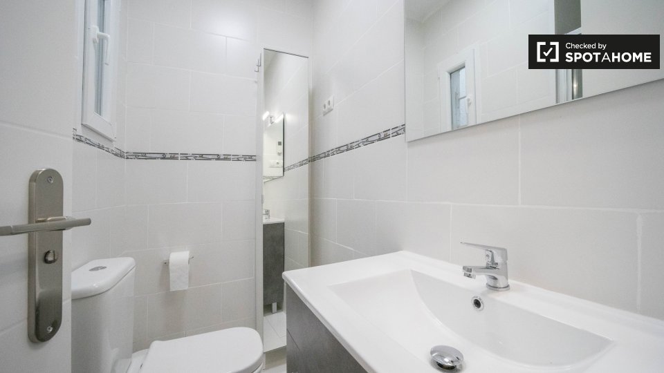 Double room Madrid, 5 beds, 110m² — photo 15