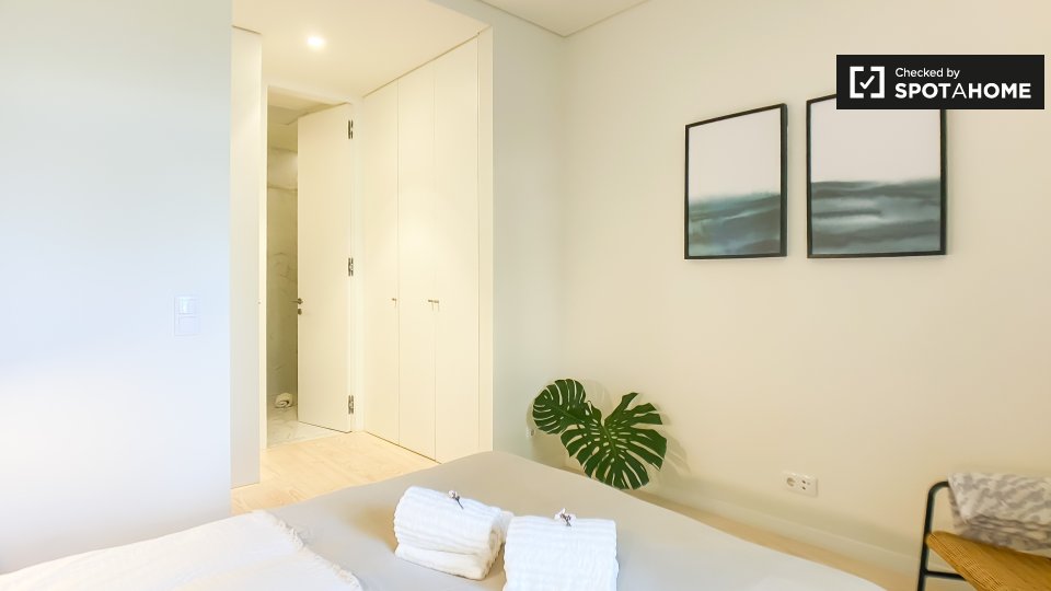 Apartment Lisbon, 2 beds, 130m² — photo 15