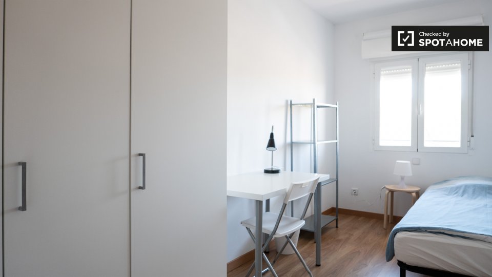 Double room Madrid, 3 beds, 75m² — photo 3