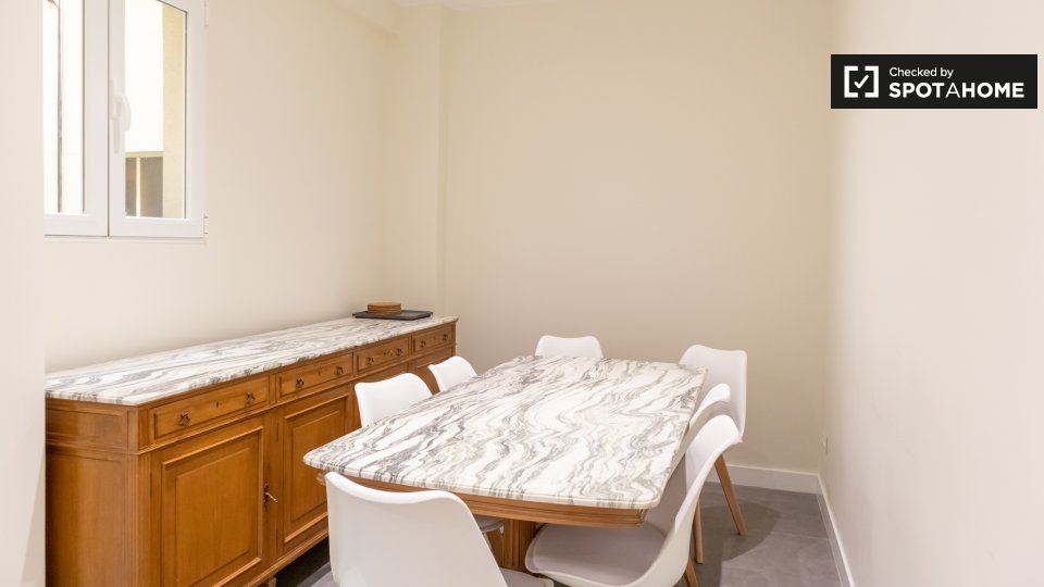 Double room Madrid, 5 beds, 200m² — photo 19
