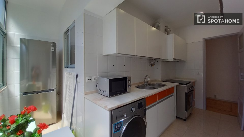 Double room Lisbon, 2 beds, 60m² — photo 10