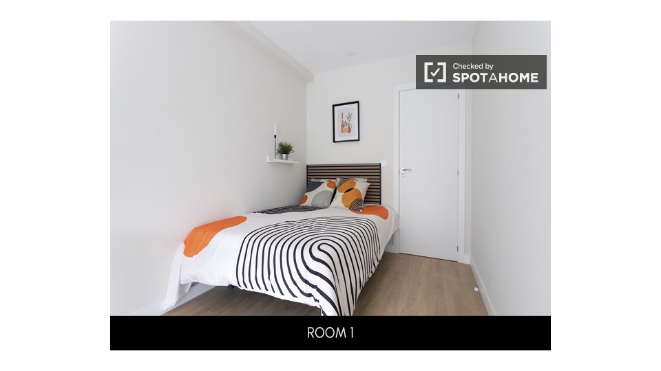 Double room Madrid, 7 beds, 162m² — photo 12