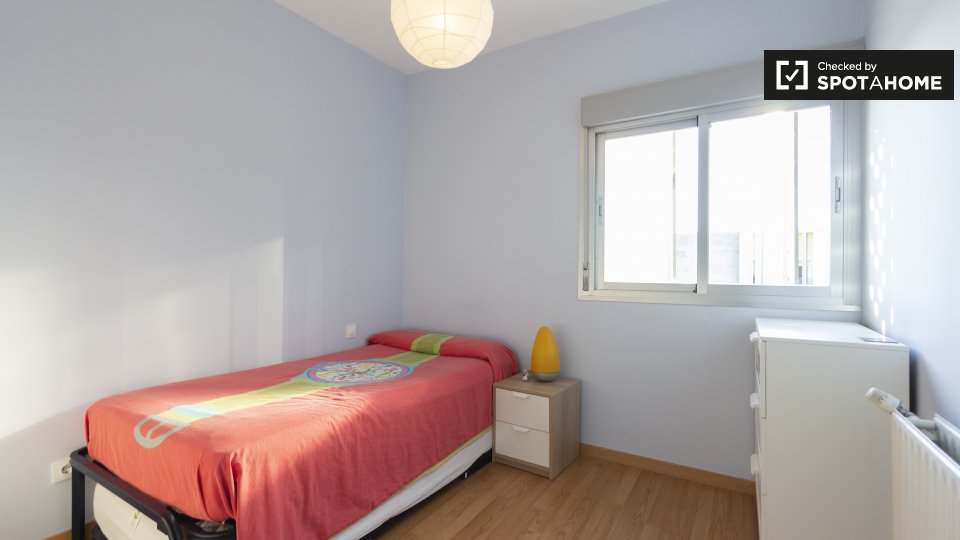 Double room Madrid, 3 beds, 120m² — photo 1