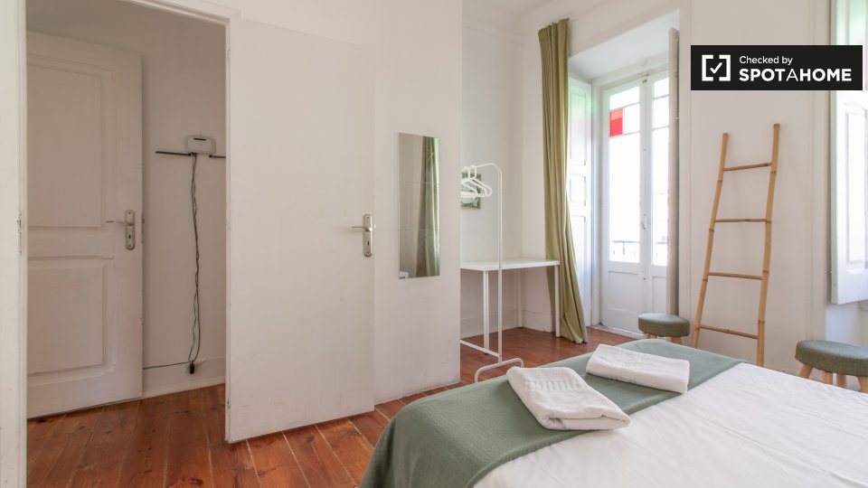 Double room Lisbon, 5 beds, 90m² — photo 19