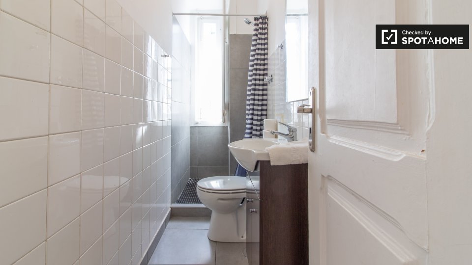 Double room Lisbon, 5 beds, 90m² — photo 10