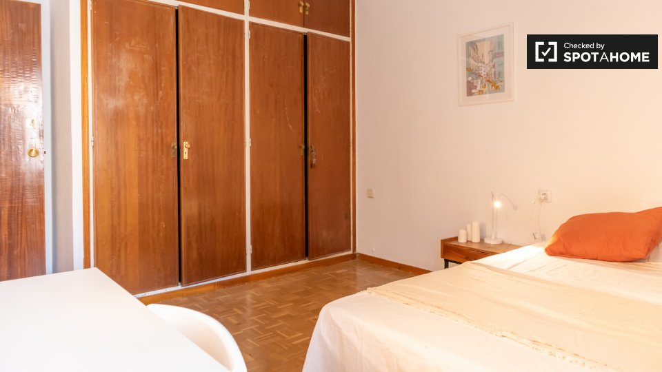 Double room Madrid, 6 beds, 152m² — photo 4