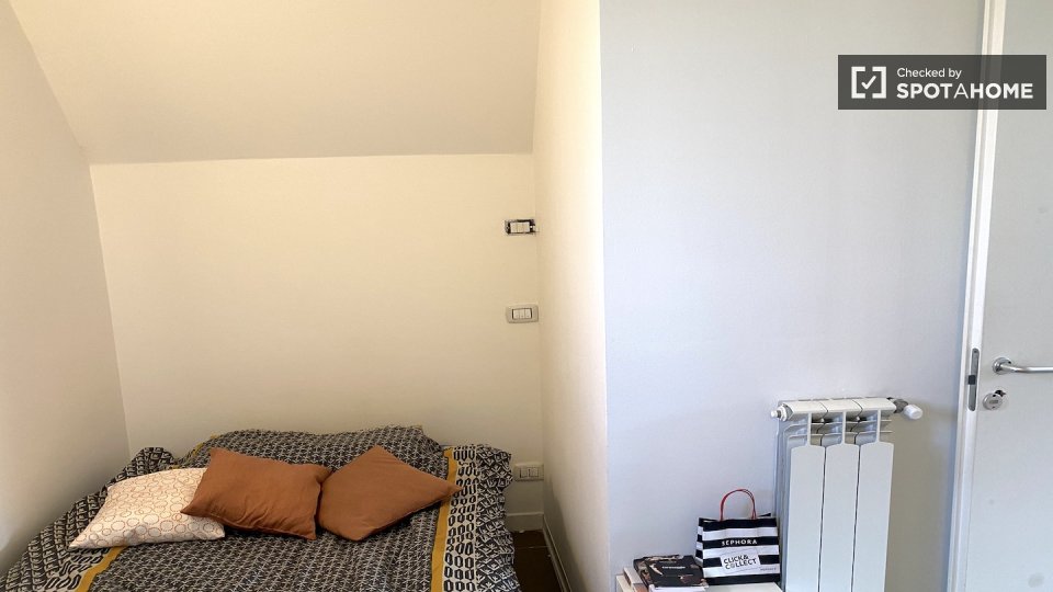 Double room Rome, 3 beds — photo 6