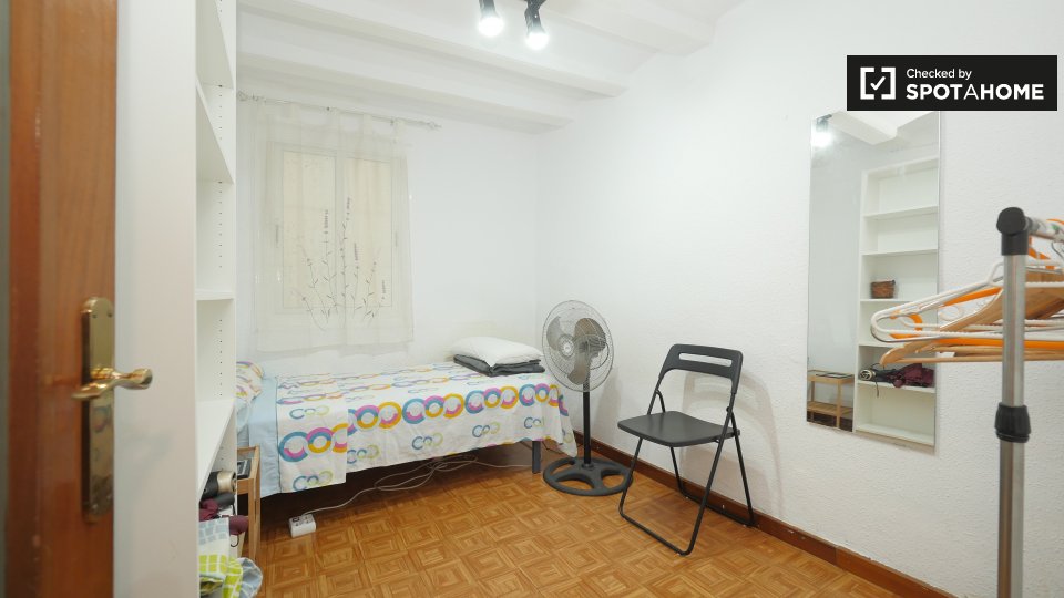 Double room Barcelona, 5 beds, 140m² — photo 1