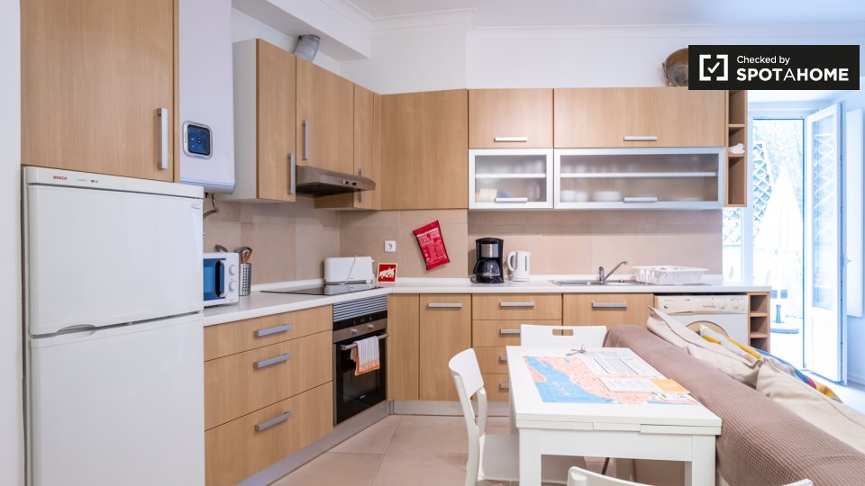 Apartment Lisbon, 1 bed — photo 2