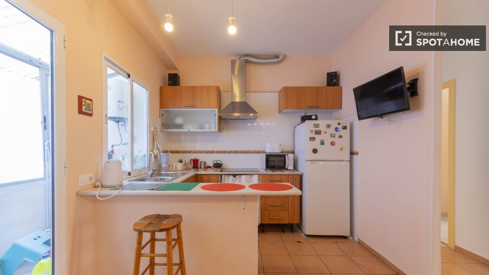 Double room Valencia, 3 beds — photo 22