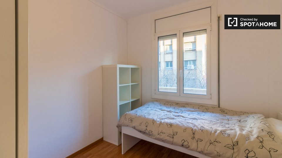 Double room Barcelona, 3 beds, 90m² — photo 1
