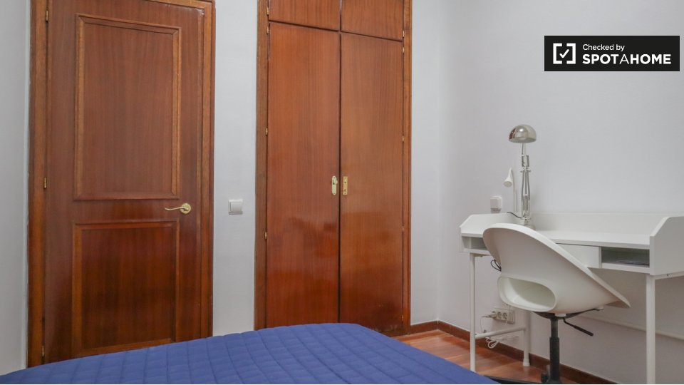 Double room Madrid, 4 beds, 120m² — photo 3