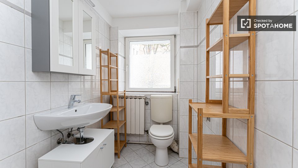 Double room Berlin, 5 beds, 104m² — photo 10
